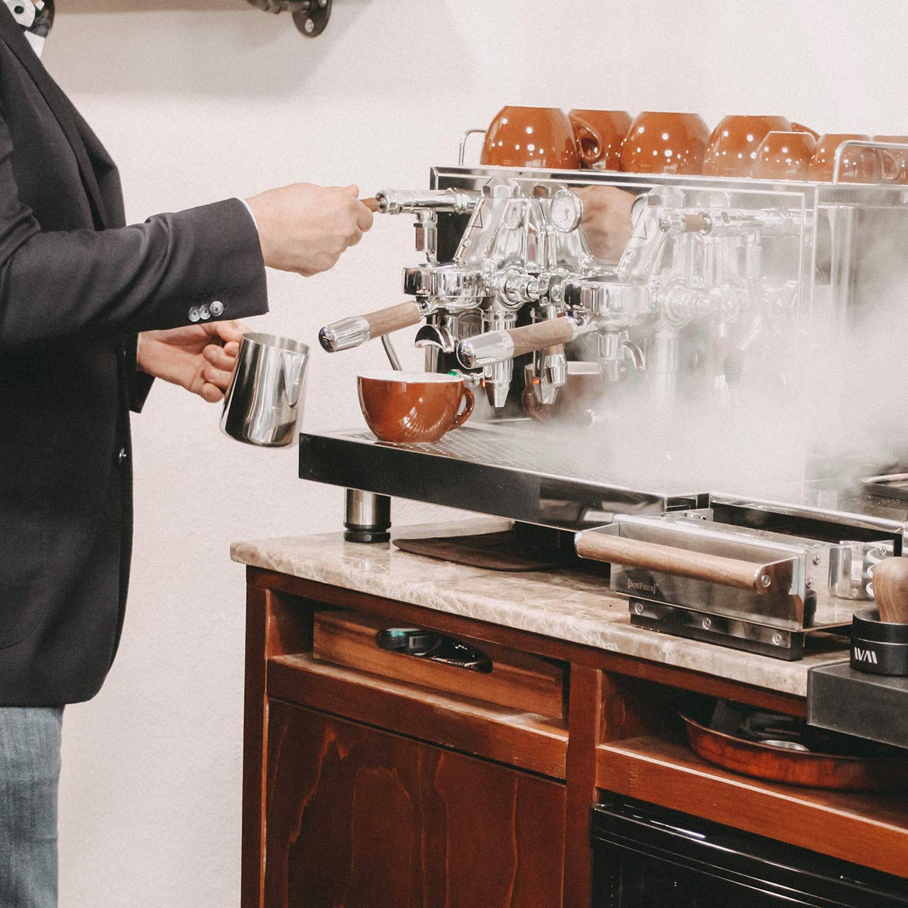 In unseren Barista Kursen lernen Sie die Kunst der Latte Art.
